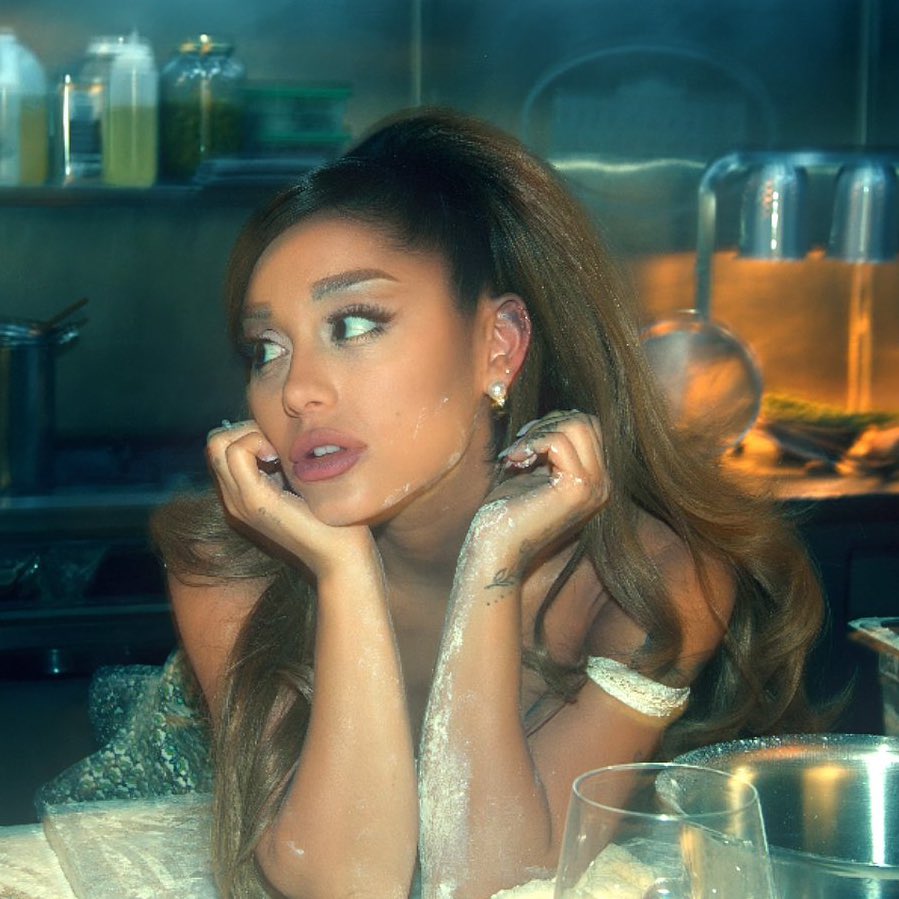 Ariana Grande Charts tweet media