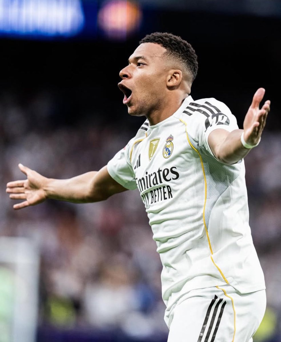 🇫🇷 Kylian Mbappé this season for Real Madrid:

• 13 matches
• 16 goals
• 2 assists
• 35 dribbles completed
• 43 chances created
• 8 MOTM awards
• 2 times Real Madrid POTM
• 2 times La Liga POTM
• 1 time UCL player of the week

INSANE. BEST IN THE WORLD. 👑