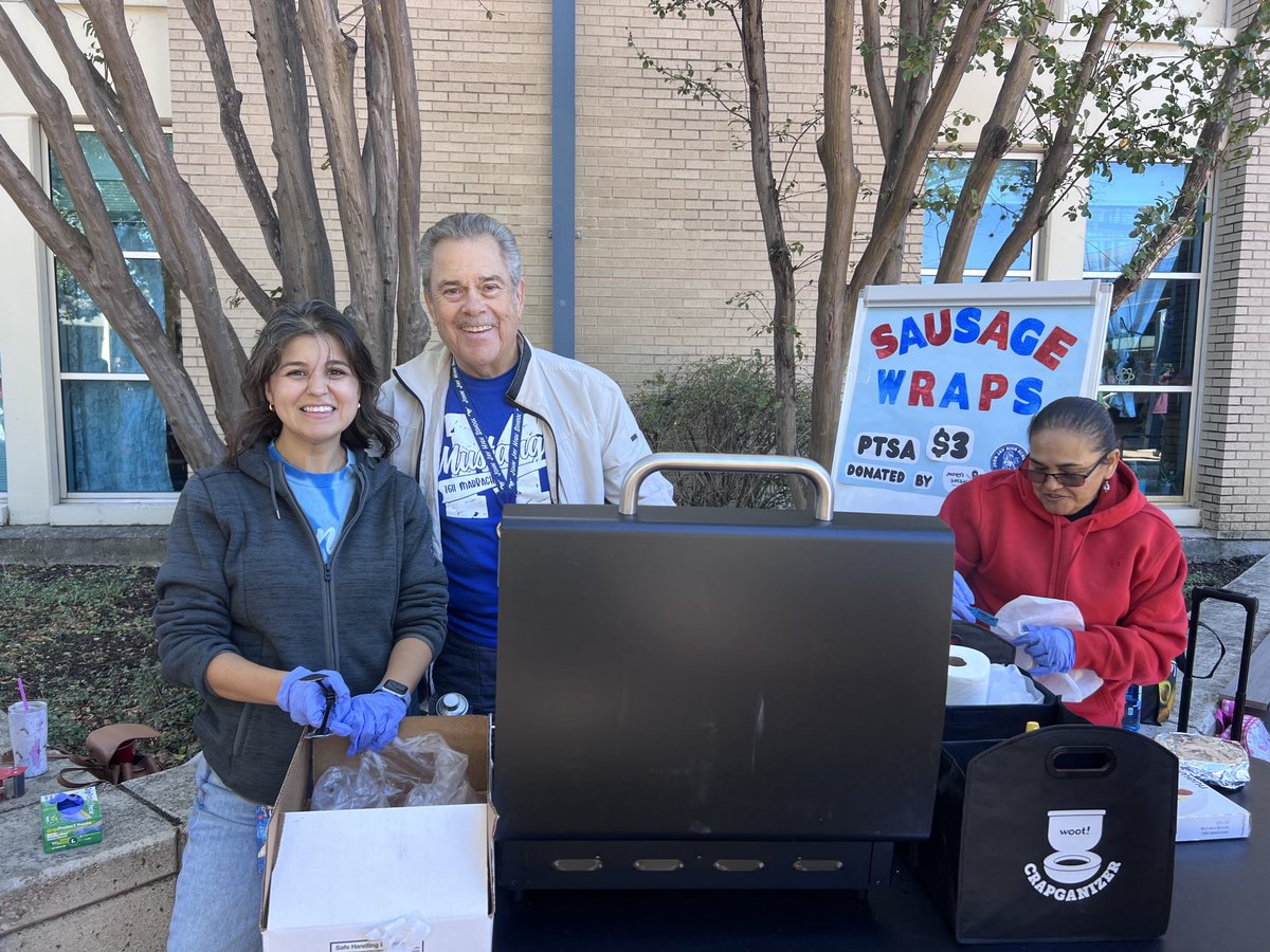 Mr. John Jay, Calvin Buchholtz Jr, himself helping out with PTSA at The Mustahg Round-Up in da Buckyard! ⁦<a href="/NISDJay/">John Jay High School</a>⁩ ⁦<a href="/NISDJaySEA/">John Jay SEA</a>⁩