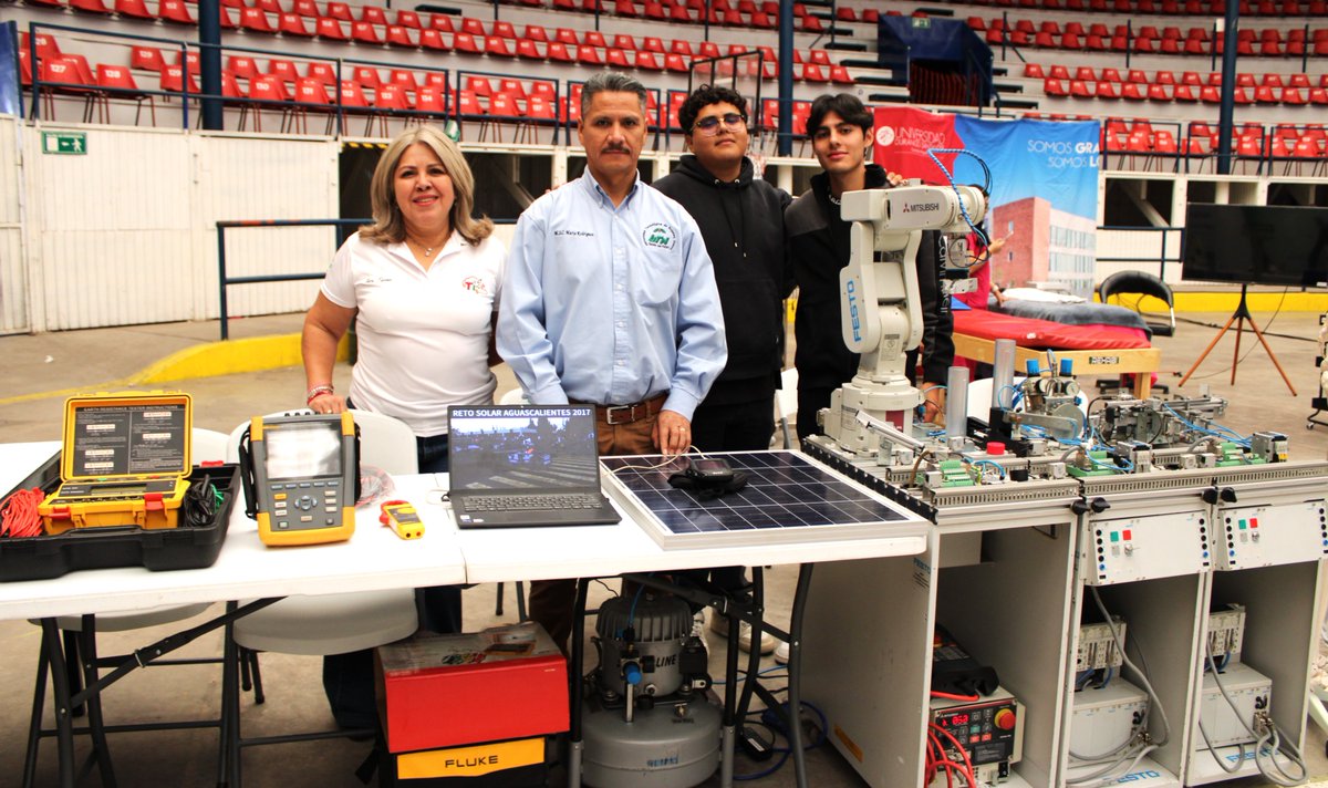 La UT de Nogales tuvo una destacada y entusiasta participación en el evento “DECÍDETE 2025”, espacio diseñado para informar a más de 7,000 estudiantes de Educación Media Superior y Superior sobre la amplia oferta educativa disponible en la región. #SOMOSGRAJOS
#UTN