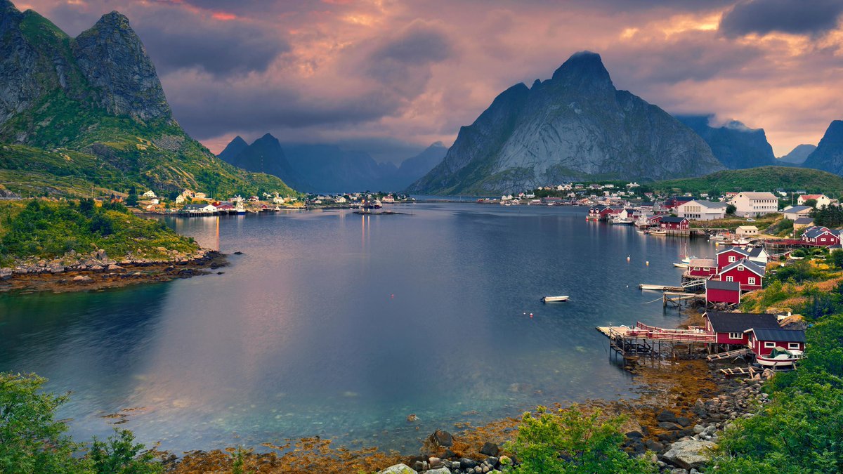 NotAzureSaturn's tweet image. I&apos;ve started a collection of #WindowsSpotlight images. It&apos;s currently available on OneDrive, free for anyone to download. The photos are sorted into two folders for different resolutions.