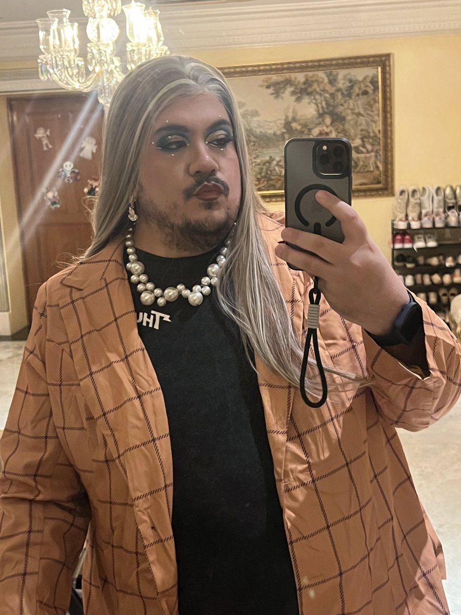 Reusing my costume for this year’s Halloween? Ugh, as if!