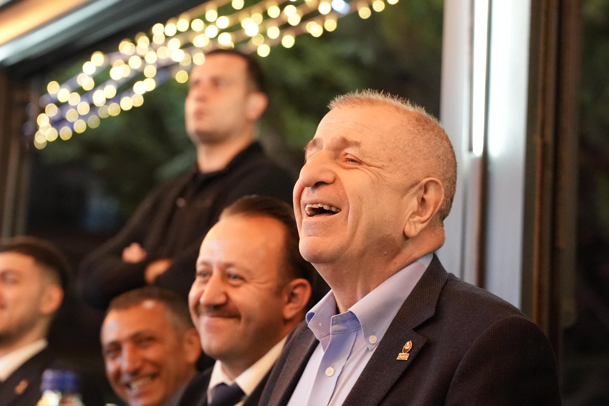 umitozdag's tweet photo. Nevşehir'de üniversiteli genç kardeşlerimizle bir araya geldik.

Her zaman olduğu gibi yine enerjileri, inançları ve zorluklar karşısında Atatürk gibi düşünmekten ve Türkiye'ye ve Türk Milleti'ne olan kararlılıklarıyla yüzümü güldürdüler.

Teşekkür ederim gençler, iyi ki varsınız, hep var olun!

#ParolamızZafer