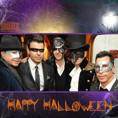 Blockeads's tweet image. #HappyHalloween BH's!! Here's to another round of amazing performances in Las Vegas starting tomorrow night!!

#NKOTB #NewKidsOnTheBlock #BlockheadsUnite #BHU #TheRightStuffLasVegas #BlockVegas #NKOTBVegas