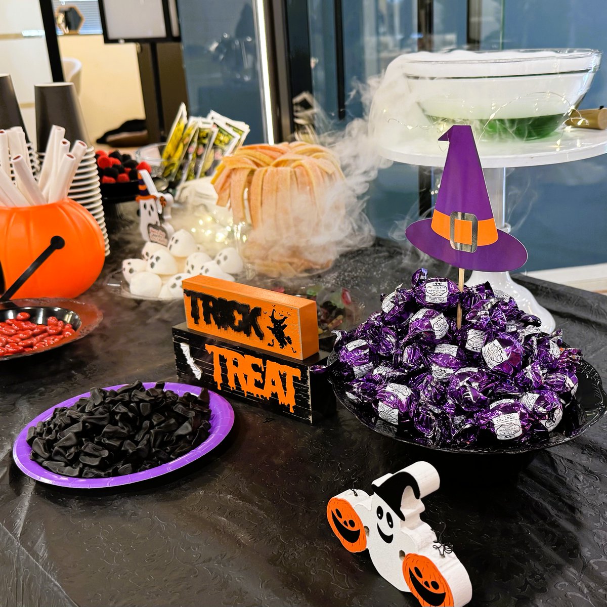 WebbingInc's tweet image. 🎃 Spooky Fun at Webbing! 👻
Halloween at Webbing was great vibes, laughter, and just the right amount of spooky fun — because at Webbing, even the eerie moments connect us! 💀🕸️🧡
#Webbing #Halloween #SpookyFun #WorkHardPlayHard #WebbingCulture #WebbingVibe