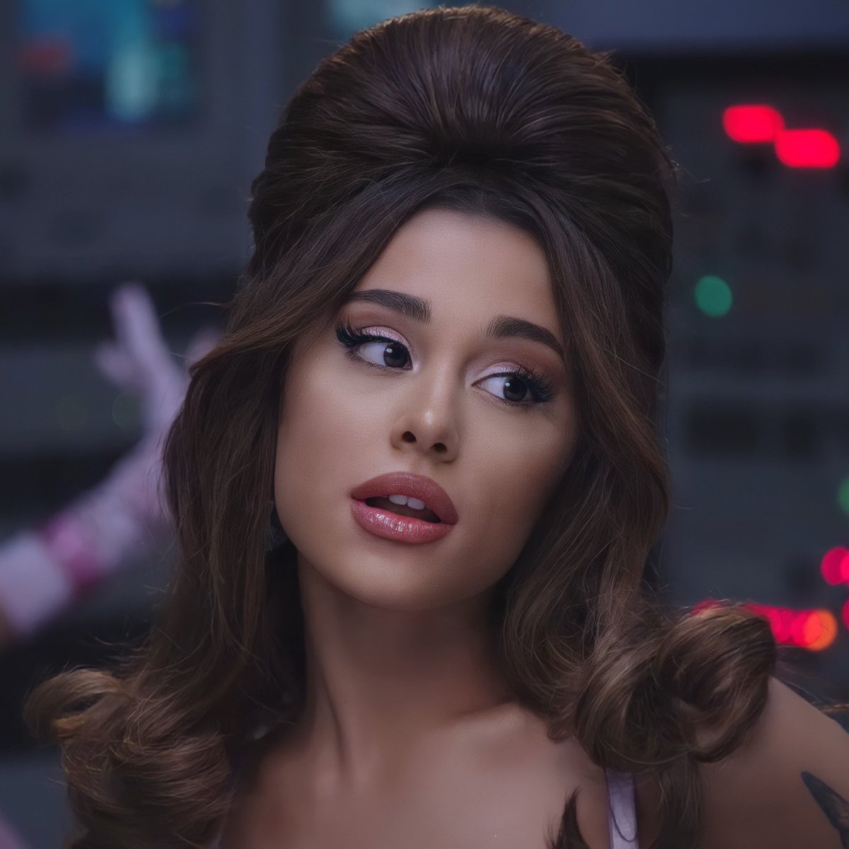 Ariana Grande Charts tweet media