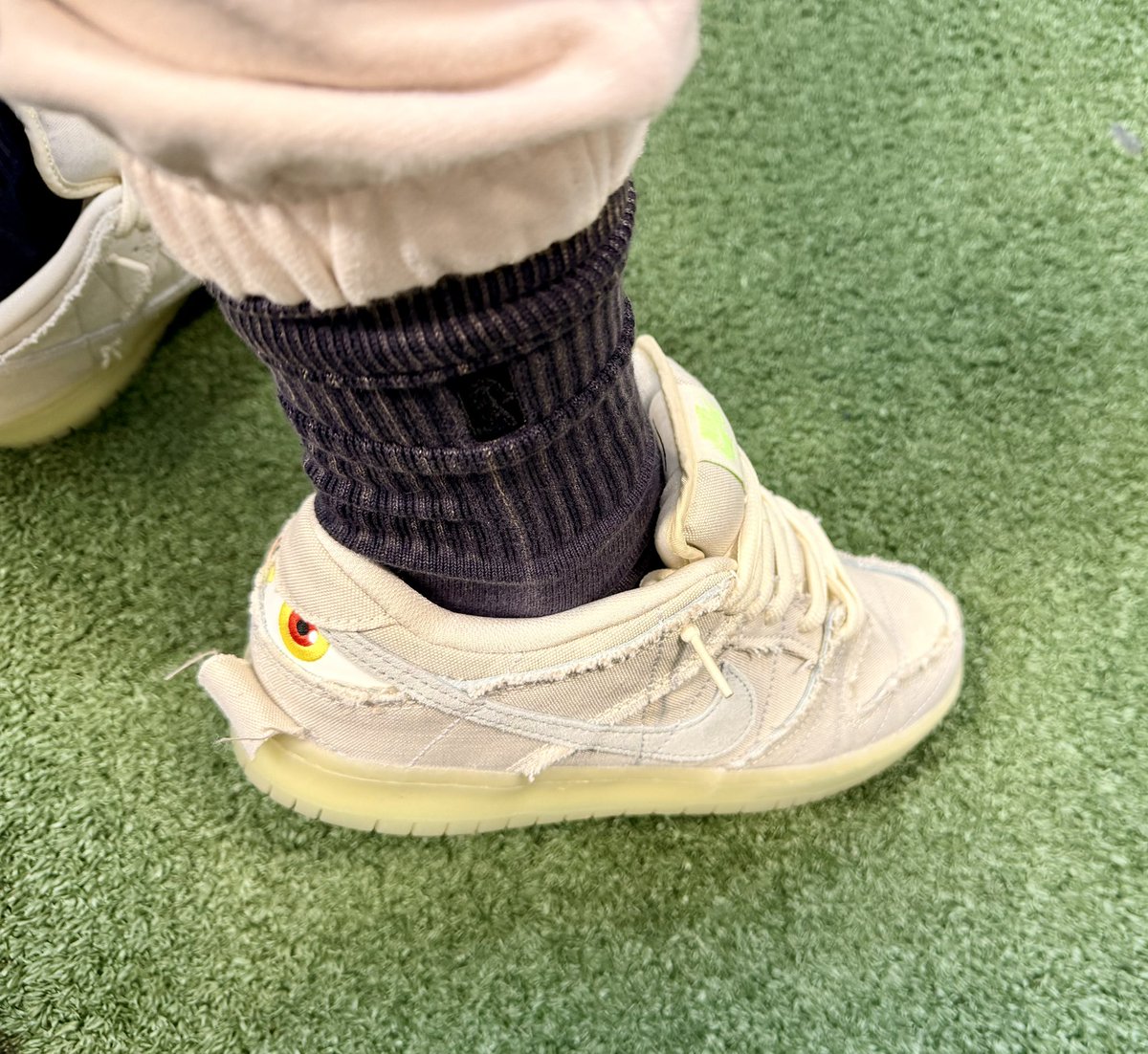 P4TYC4K3's tweet photo. @SneakerVisionz Mumz! 🎃 https://t.co/PvOaAWP12J