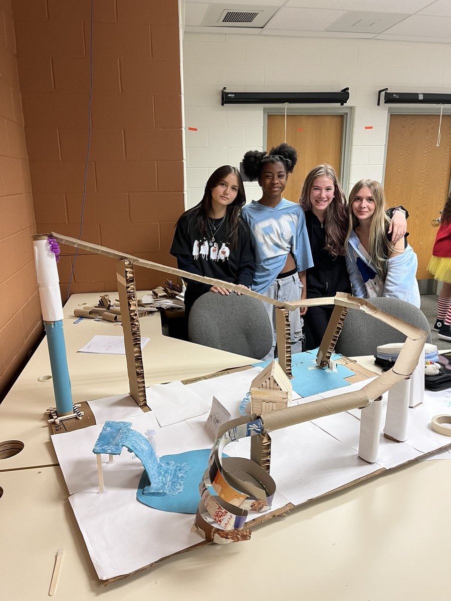 SteamMrs's tweet image. 8th grade Roller Coaster were AMAZING! #steam @LopatMS