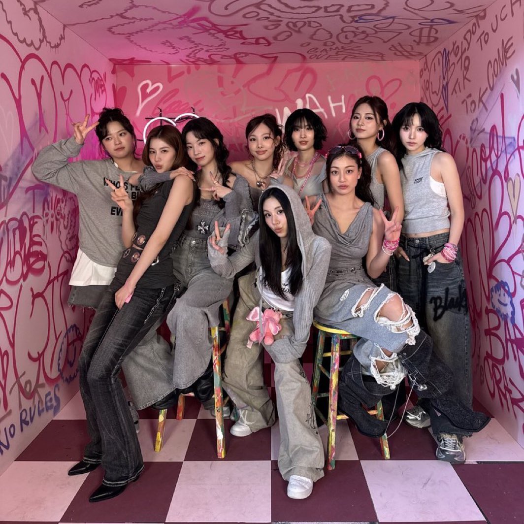 TWICE SOCIAL tweet media