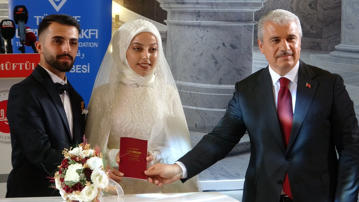 Konyalı gençler toplu nikah töreniyle yuvalarını kurdu konyayenigun.com/konyali-gencle… 
#konya #mehirvakfı <a href="/mehirvakfi/">Mehir Vakfı</a> #SONDAKİKA #konyahaber