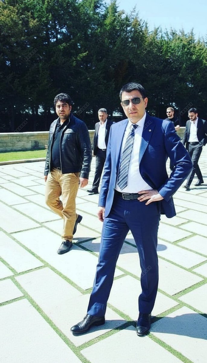 Sen kendini biliyorsan,
kendini bilmezlerin söyledikleri anlamsızdır.Unutma,gereksiz eleştiri sadece gizli hayranlıktır..!
Dert sofrasın bal yedik Baş verdik baş egmedik En büyük Silah Sevgidir.Tutukluk yapmaz, Mermi seçmez, Yağ istemez.Yürekleri Tekleşenler Selam Sizlere!.. .