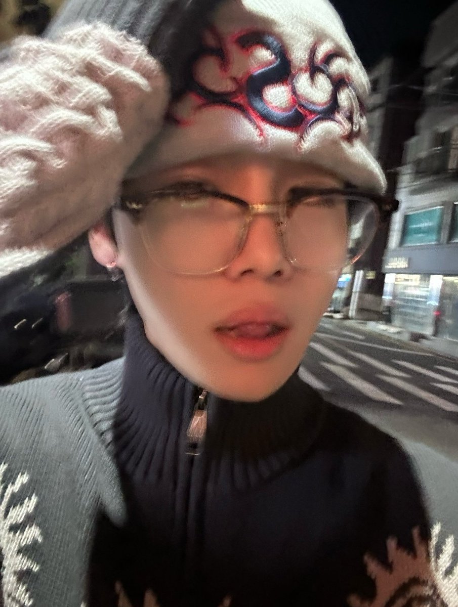 Chikariii's tweet photo. 이 사람 얼굴 거의 다 잊어버렸는데, 빨리 보여줘!ㅠㅠ https://t.co/gEK0hCT7Mt