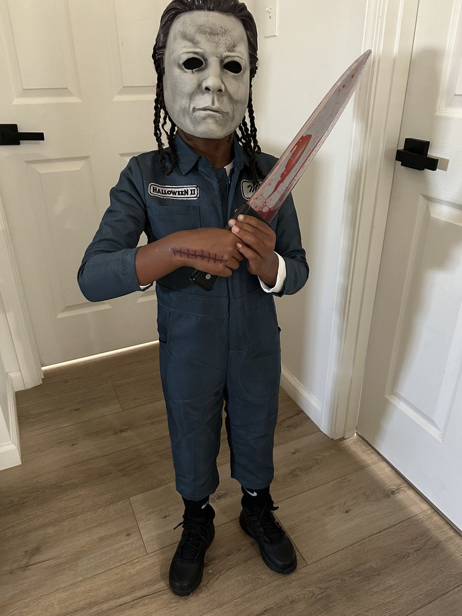 EbonyLaShon's tweet image. Happy Halloween