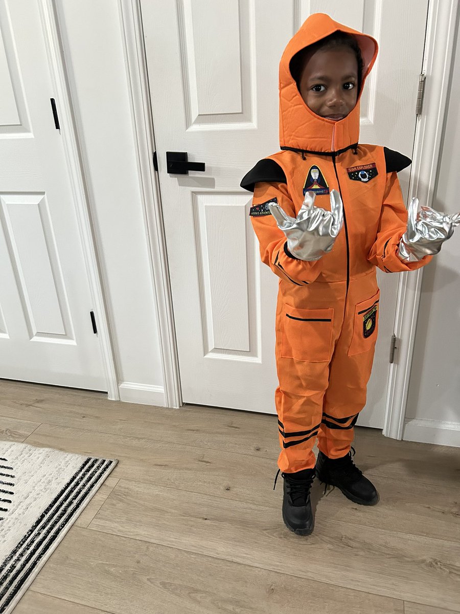 EbonyLaShon's tweet image. Happy Halloween