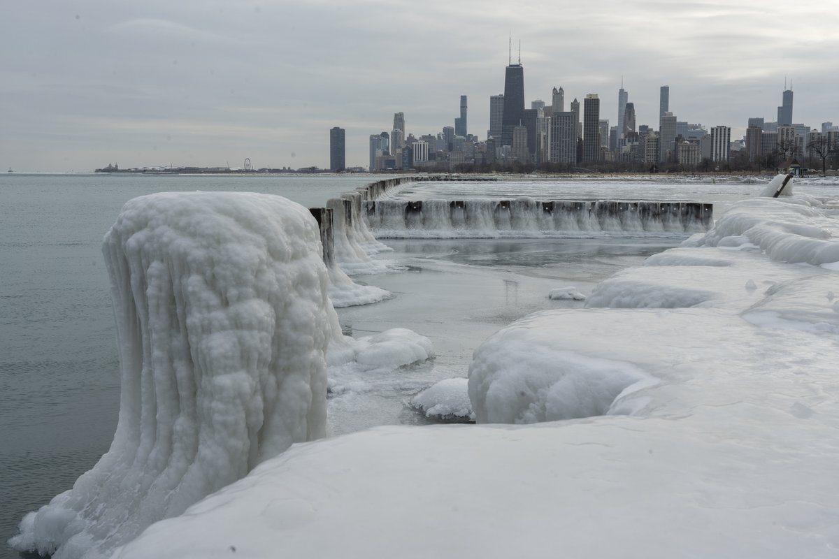 TylerLaRiviere's tweet image. Chicago Weather, 2025. | Tyler Pasciak LaRiviere/Sun-Times