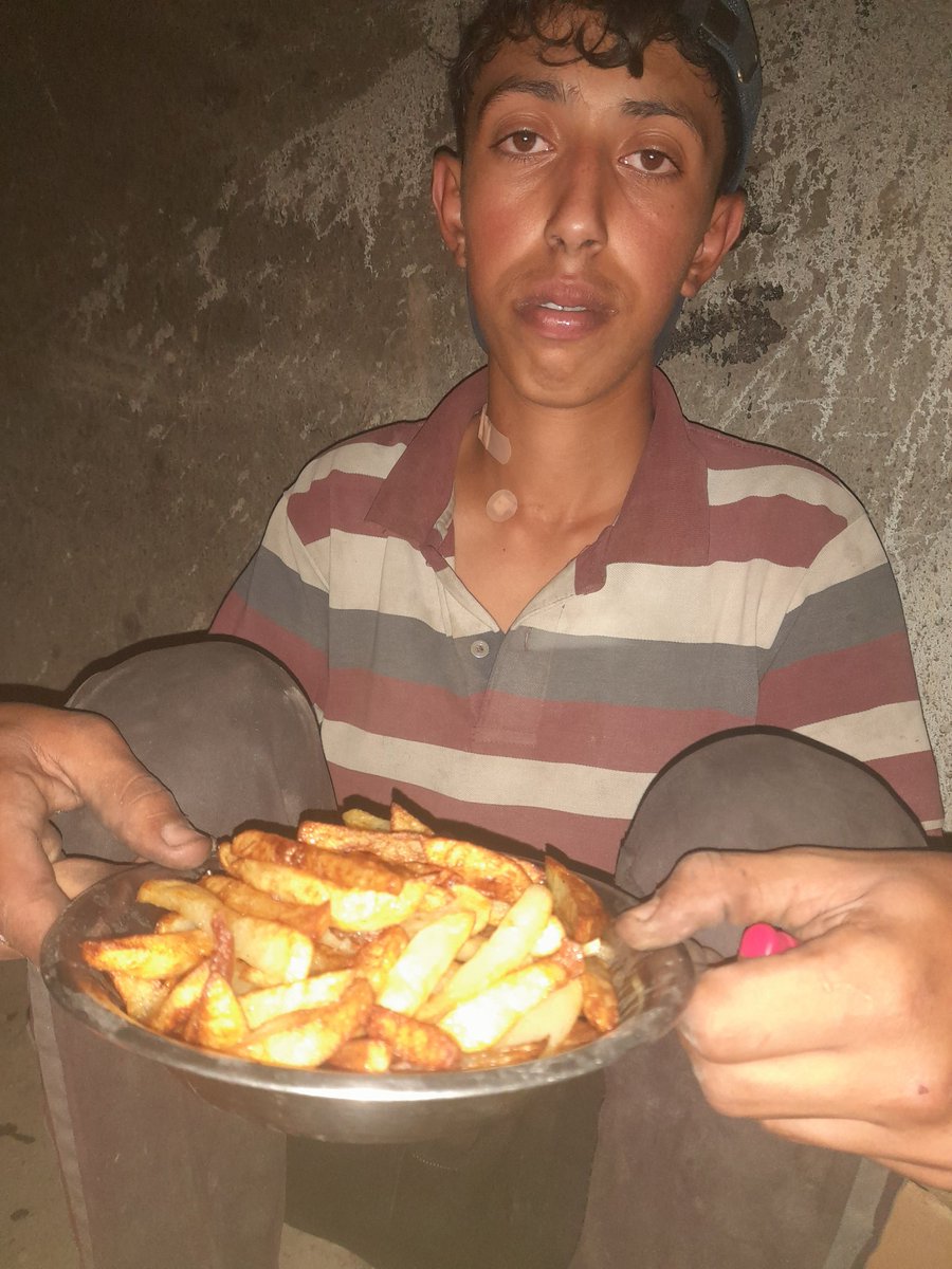 I’m breaking inside 😭

This small meal was meant for all of us —
but my parents didn’t touch it.
They gave it to us and slept hungry.
This is LOVE in Gaza. This is PAIN.

3 replies — even dots 🍉 — can make our story reach further.
chuffed.org/project/153405…