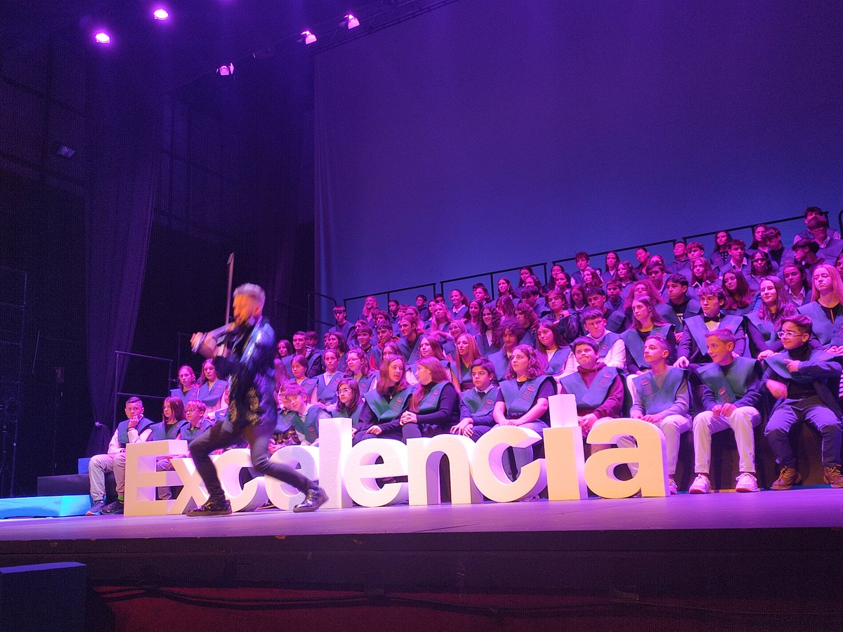 🎓 Ayer tuvo lugar la XII Gala de entrega de Premios a la Excelencia Académica, organizada por el Excmo. Ayto. de Galapagar. 
Enhorabuena  a los premiados, así como a la magnífica organización y conducción del acto. 
¡Un hito educativo para el recuerdo!