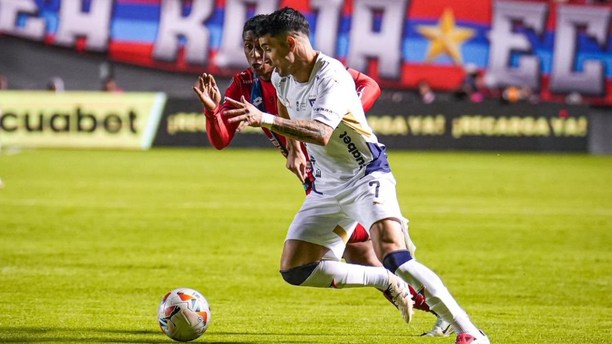 Ayer Pastrán, siendo que ha sido suplente casi todo el año, que su nivel ha sido muy bajo por momentos, muy criticado, entró con un resultado adverso a meter ganas, a correr, ir para delante, no alcanza tampoco, pero mientras los “ídolos” caminaban en una semifinal, él intentó.