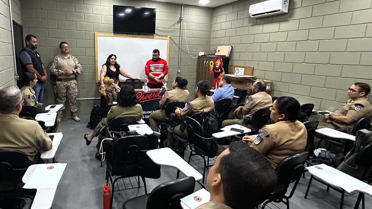 GiovanniCBTT's tweet image. O Clube de Tiro Roncalli teve a honra de receber em suas instalações a equipe do PROERD da Polícia Militar do Estado de Alagoas, cedendo gratuitamente o espaço para a realização de treinamentos da corporação. 💙

#ClubeDeTiroRoncalli #PROERD #PolíciaMilitar #SegurançaPública
