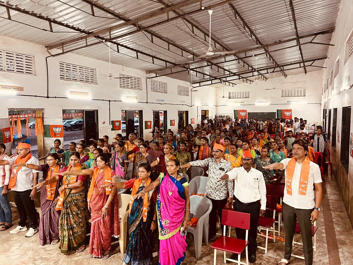 TalukaUmargam's tweet photo. આજરોજ ભારતીય જનતા પાર્ટી ગુજરાત પ્રદેશની સૂચના મુજબ આત્મનિર્ભર ભારત સંકલ્પ અભિયાન અંતર્ગત નૂતન વર્ષ સ્નેહમિલન સમારોહ ઉમરગામ તાલુકા ના ડહેલી જીલ્લા પંચાયત બેઠક નું નુતન વર્ષનો સ્નેહમિલન નંદીગ્રામ ગ્રામ પંચાયત હોલ ખાતે ધારાસભ્યશ્રી રમણભાઈ પાટકર જી ની ઉપસ્થિતિ માં કાર્યક્રમ થયો. https://t.co/6bCYgNHd5T
