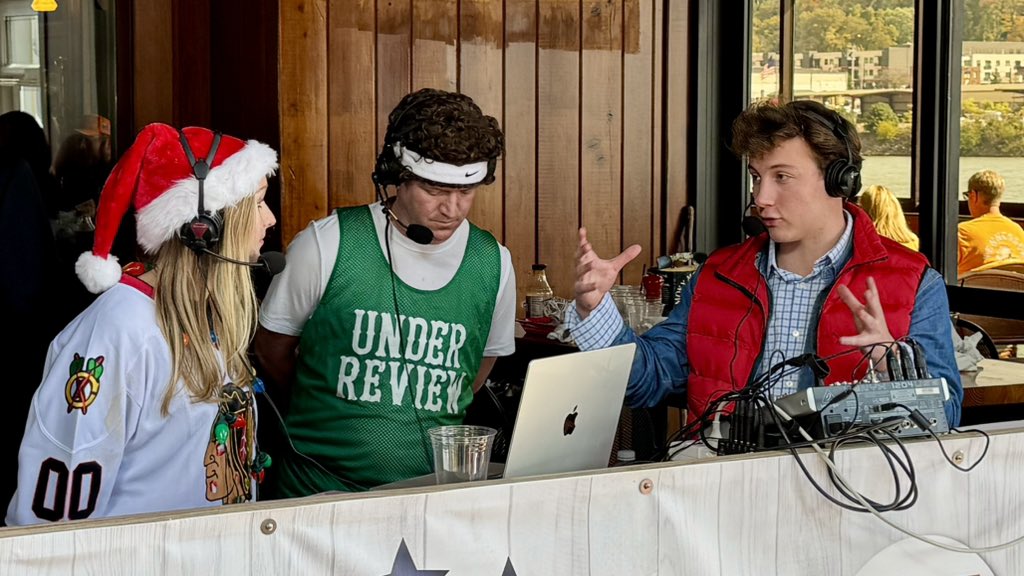 CGProgram's tweet image. More of the @FOXSportsKnox crew. This is @_campbellscoop @williampatteson and @BrettHullander going 1-3 pm here at Calhoun’s.