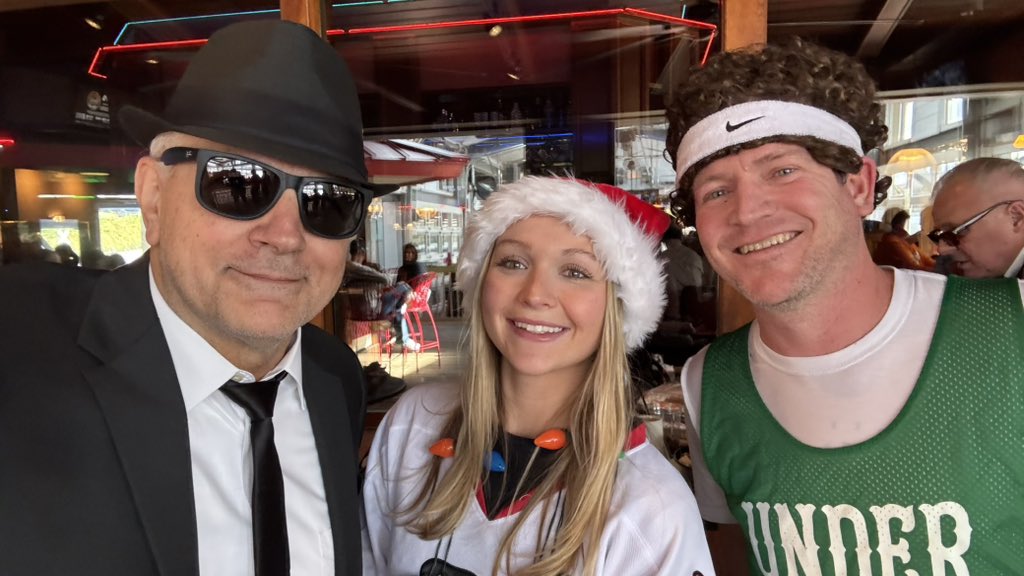 CGProgram's tweet image. More of the @FOXSportsKnox crew. This is @_campbellscoop @williampatteson and @BrettHullander going 1-3 pm here at Calhoun’s.