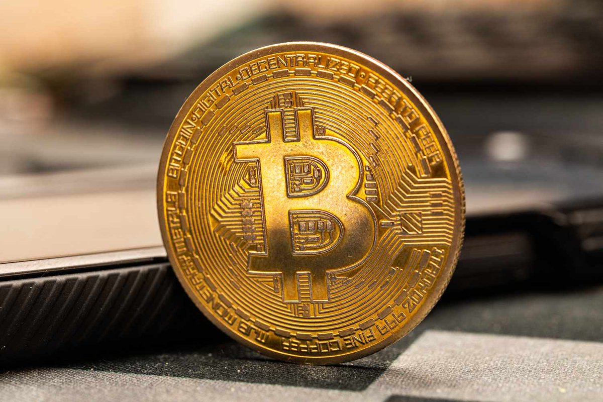 FELIZ CUMPLEAÑOS BITCOIN! Un 31 de octubre, pero de 2008, una persona bajó  el seudónimo 