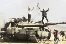 رسالة إلى الإرهابي ابن غفير
قوات النخبة لا تقتل أطفالاً ـ كما تدعي ـ حتى ولو كانوا يهوداً.
وقوات النخبة في كتائب القسام لا تغتصب نساءً، حتى ولو كن يهوديات.
قوات النخبة انتصرت على الجيش الإسرائيلي، وسيطرت باعتراف قياداتكم على أقوى الفرق العسكرية الإسرائيلية، فرقة غزة، وأسروا