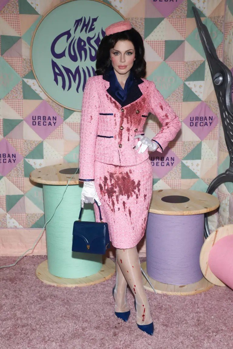 The lunacy from the self annointed elite hollyweirdo's has reach a new level of low. Talentless julia fox shows what a gutter dwelling no morals cunt she really is.