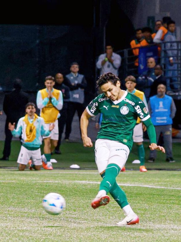 mauriciopradobr's tweet photo. Quem não tava em oração igual o Mauricio e o Emiliano nessa hora, tava maluco! https://t.co/bjw3G1qU3O