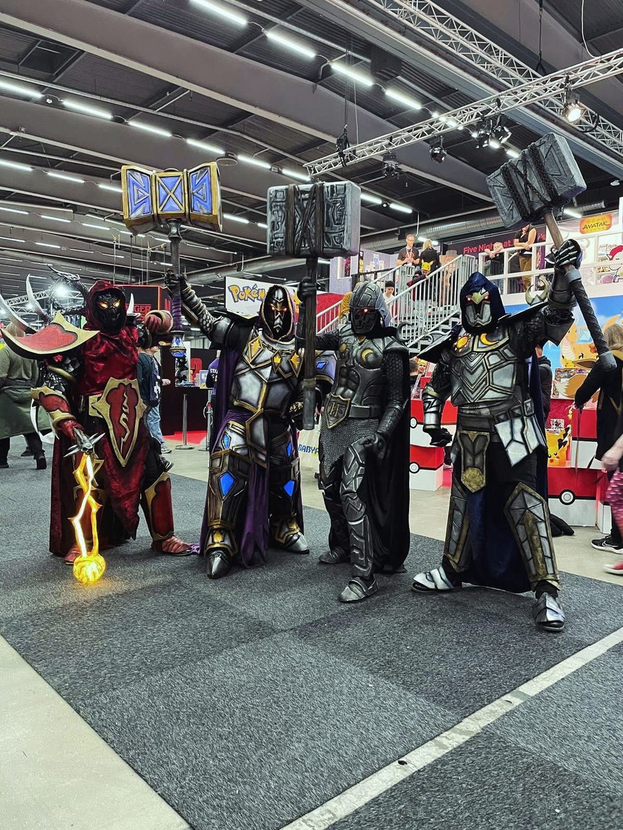 HammerFall's tweet image. The Hector squad representing at Comic Con Stockholm! ⚒️
Wishing all our fellow Templars a spooky and epic Halloween! 🎃

#HammerFall #cosplay #comiccon