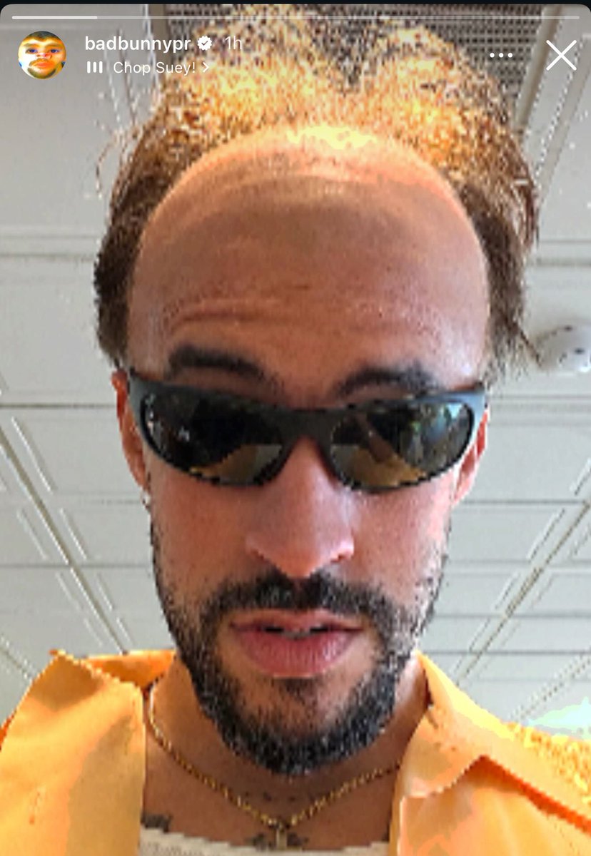 Bad Bunny disfrazado de Feid para Halloween ❤️