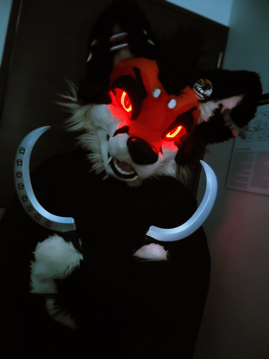 "¡Me encanta el olor del miedo!".

Sigo amando mi Cosplay de DeathWolf que use en Confu 🤠

Happy Halloween! 🎃
📸 <a href="/WoleerDeer/">∆§🤎¡Woleer!🤎§∆</a>  ❤️
#FursuitFriday #happyhalloween🎃 #DiaDeMuertos 🌼
