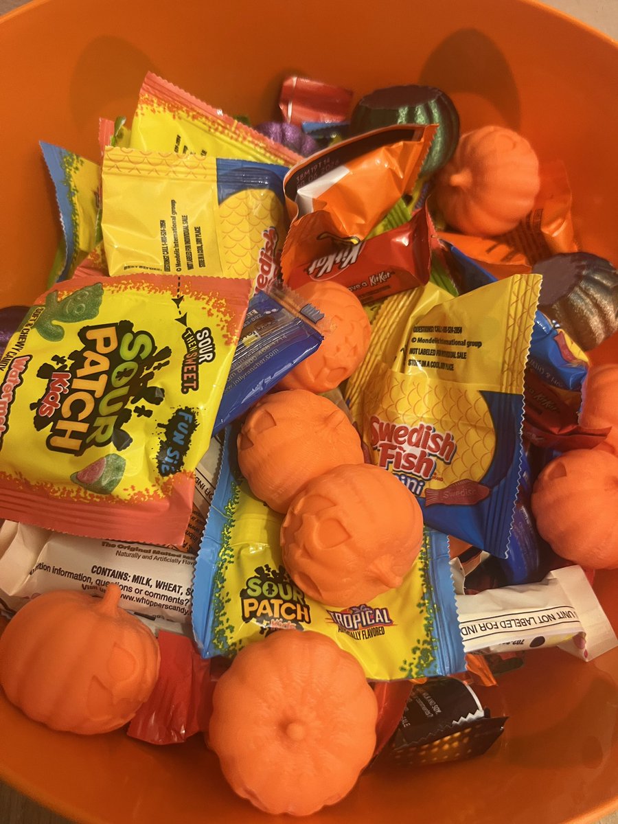 Happy Halloween! Ready to give out some candy and some 3D printed pumpkins 🎃 with a friend 👽

What do you have in your candy bucket tonight?