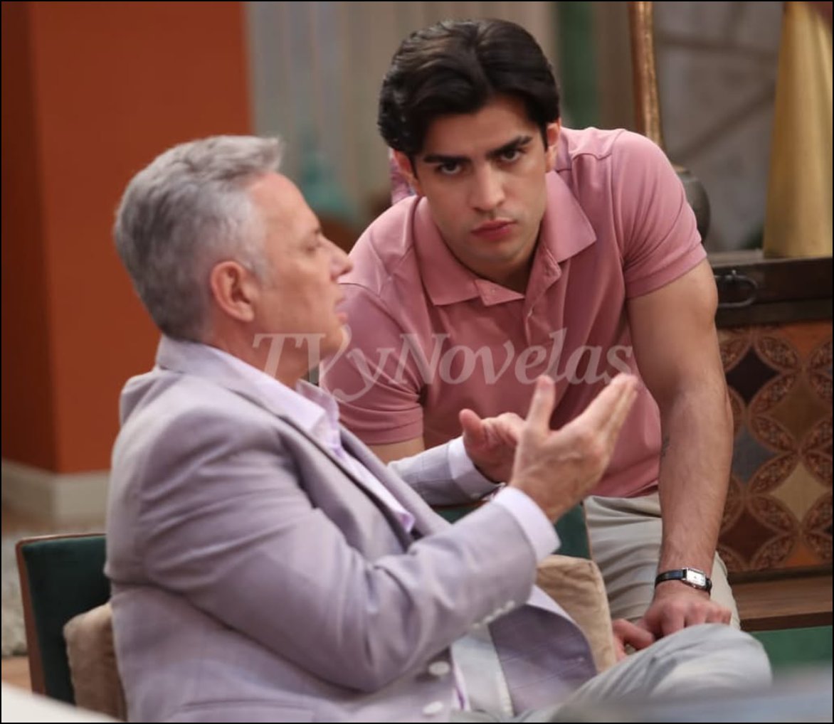 Mariana88224152's tweet photo. Definitivamente @ayalaalexis. está cumpliendo lo que en la casa dijo a Aaron no te voy a soltar y si que no lo suelta gracias padre Alexis  lo amamos mucho 🥹✨ 
#aaronmercury 
#LaCasaDeAaron https://t.co/qr8kigG35g