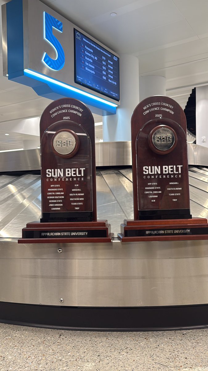 Finally in CLT…next stop Boone ⚫️🟡⛰️