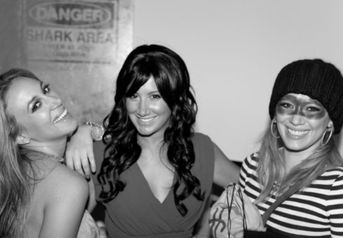 Ashley Tisdale &amp; Hilary Duff