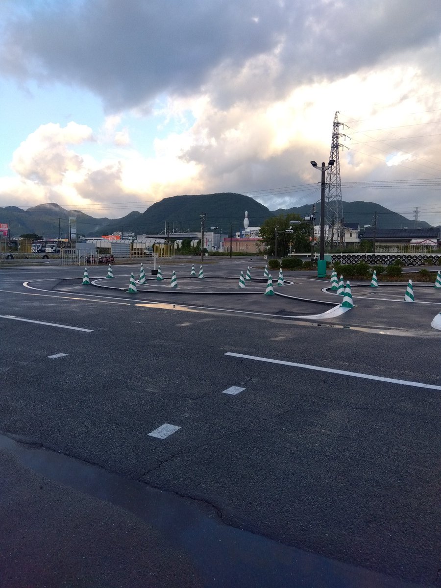 BeXgczJueIl90Rx's tweet image. 晴れ☀てます。水溜りもかわくでしょう　今日はドライ路面で走れます　セーフ
皆様安全運転でお越し下さいませ
会場は８時30分からです
#STPP（佐賀2輪パイロン練習会）