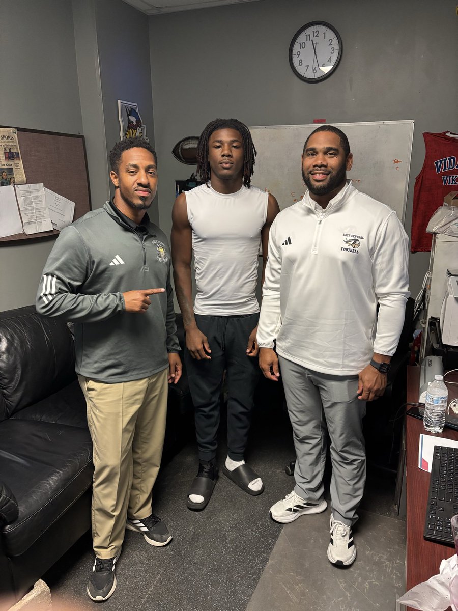 Thanks for coming this way to see me coach 🙌🏾 <a href="/CoachFosselman/">Devin Fosselman</a> <a href="/coach_west5X/">Coach West</a>