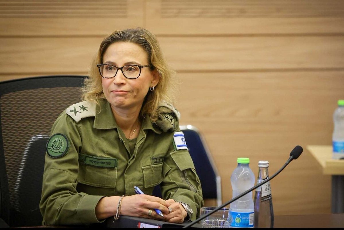 edithbrou's tweet photo. 🇮🇱 Le plus haut responsable juridique militaire d'Israël démissionne après avoir autorisé la fuite d'une vidéo montrant des gardes violant un détenu palestinien

📍La Générale de Division Yifat Tomer-Yerushalmi, Avocate Générale des Armées, quitte ses fonctions après avoir admis avoir autorisé la diffusion d’une vidéo montrant des abus sexuels présumés sur un détenu palestinien à Sde Teiman

+de détails 👉🏽 https://t.co/l8HJ28tdmY