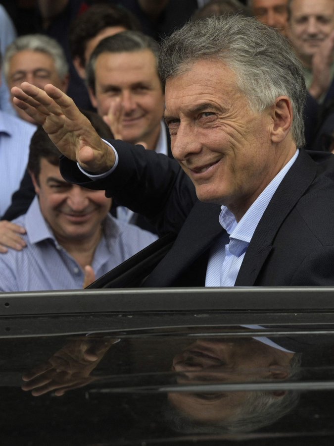 La grandeza de Macri no es para este país ni para esta clase política. El bloque del PRO se rompe por el resentimiento de Bullrich. Mauricio está más allá de tanta mediocridad, de tanta bajeza. El piensa en lo mejor para el país a pesar de todo.