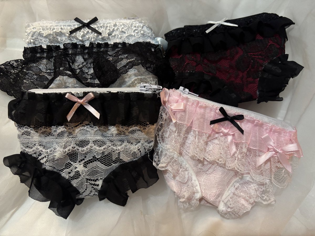 nayu_textile's tweet photo. 多摩美の芸祭フリマでちょっぴり個性的な小物売ってます♡

どれも数少ないです>_<
ぜひ来てくださいな〜

 #taufes2025 https://t.co/sMMuNdEGwi
