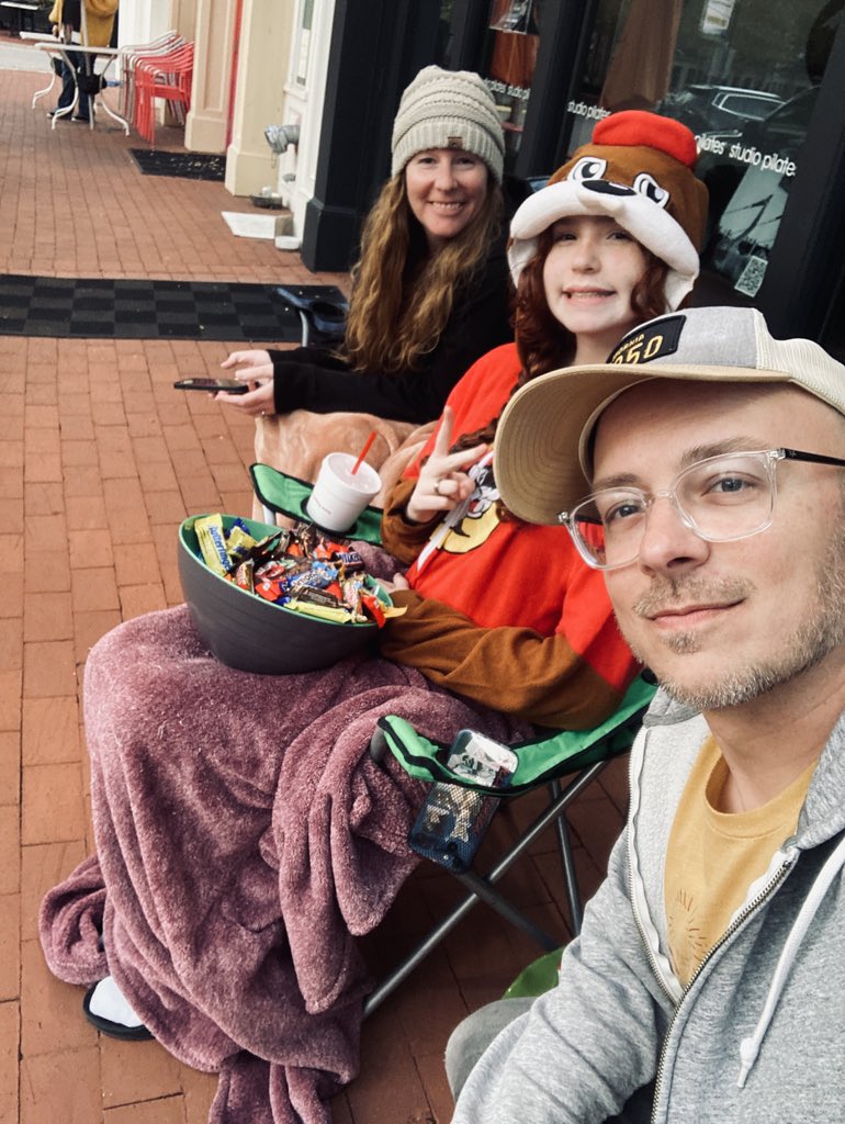 jamiebarnes's tweet image. Handing out the sugar in the commons.