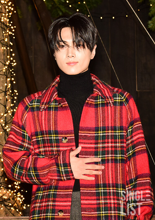 slist2015's tweet image. [포토] 엔하이픈 제이 &apos;눈만 보여도 설렘&apos;

#엔하이픈 #엔하이픈_제이 
#ENHYPEN 
#ENHYPEN_제이 
#ENHYPEN_JAY
@ENHYPEN_members
⬇️관련기사⬇️
slist.kr/news/articleVi…