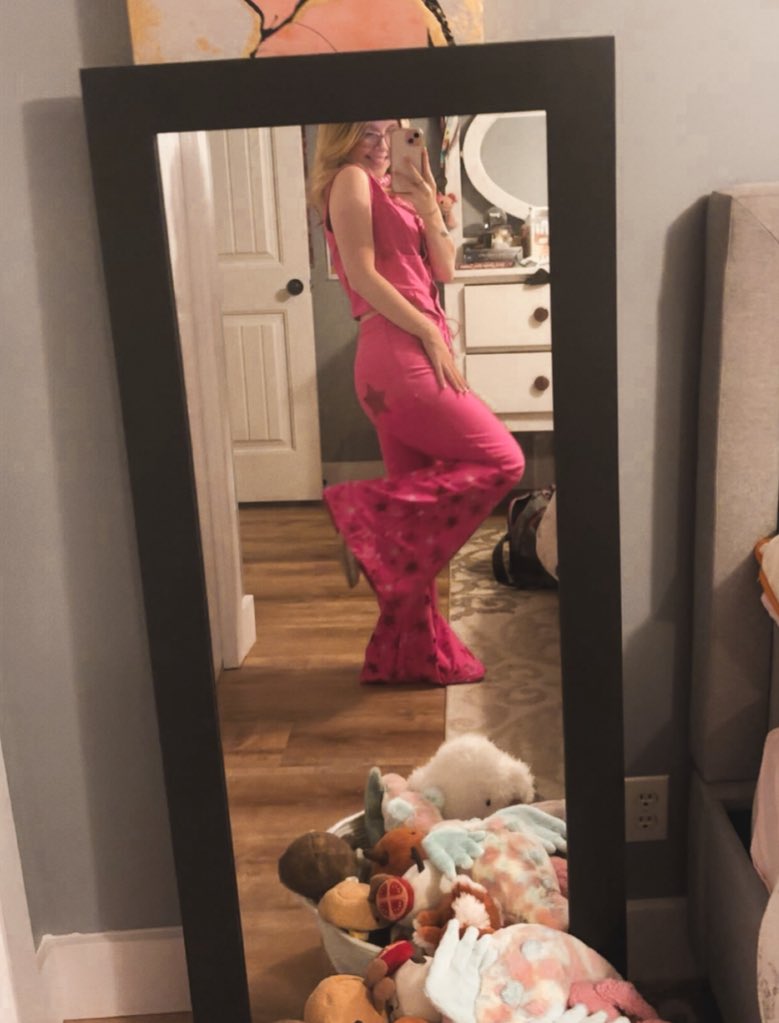 peak of cowboy barbie 𐚁ྀི⭒✮⭒ 
happy halloweennn