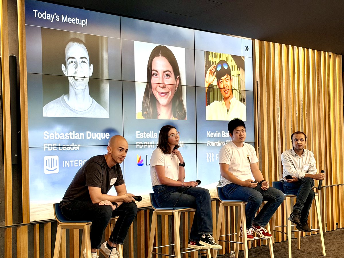 iVinay's tweet photo. Ten months ago, I predicted SIs would own AI implementation. 

Last night’s meetup hosted by @srikrishnang (@RocketlaneHQ) with FDE leaders from @Intercom, Lorikeet, and @Rippling proved me wrong.

Product companies aren’t outsourcing, they’re verticalizing.

Here’s why FDEs (Forward-Deployed Engineers) are the new founders 👇