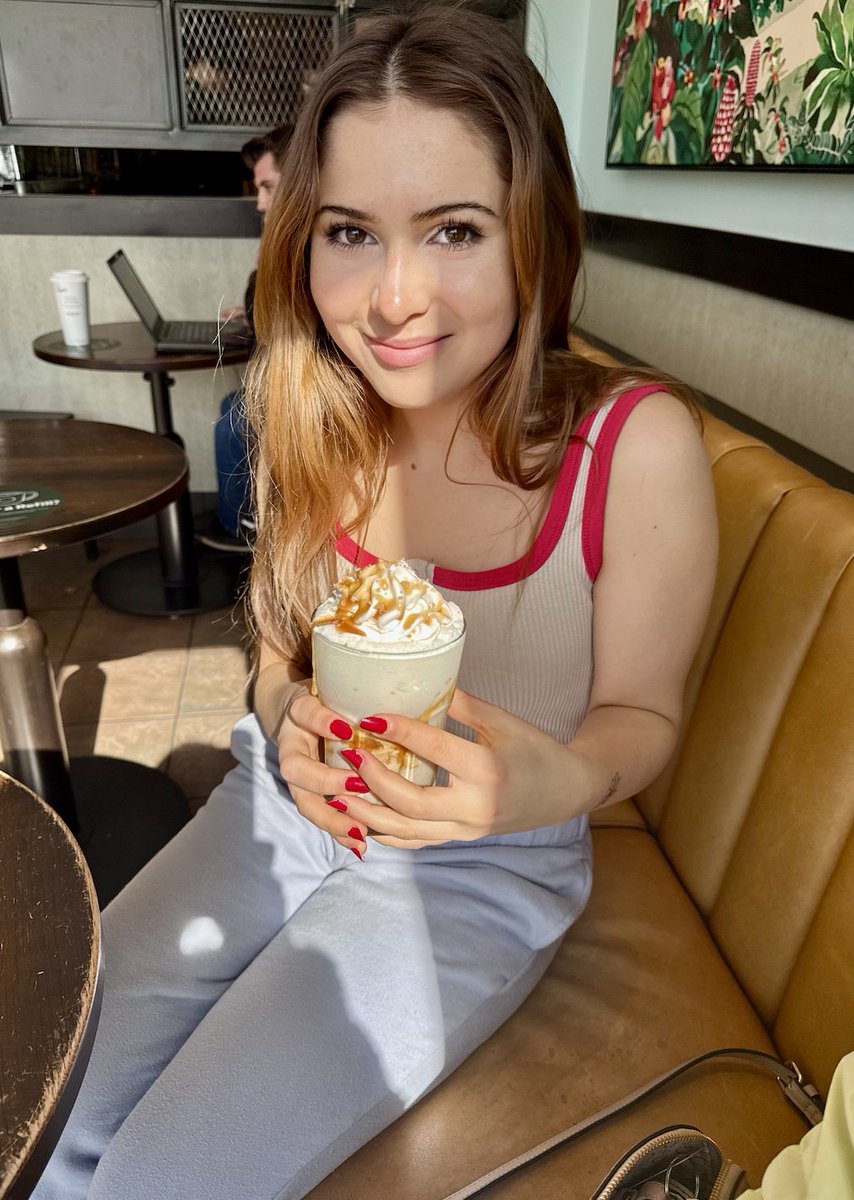 galaxynymph's tweet photo. High school girls were on to something with all the Starbucks coffee, walking around the mall w friends, candy, &amp; puffer coats at the slightest chill (peaty) 💝 https://t.co/HlSYsxYW66