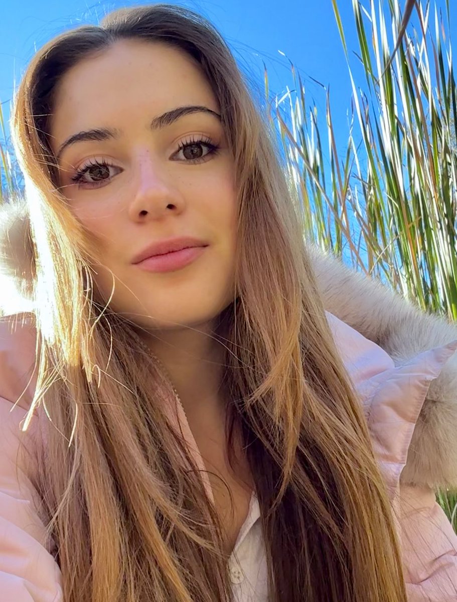 galaxynymph's tweet photo. High school girls were on to something with all the Starbucks coffee, walking around the mall w friends, candy, &amp; puffer coats at the slightest chill (peaty) 💝 https://t.co/HlSYsxYW66