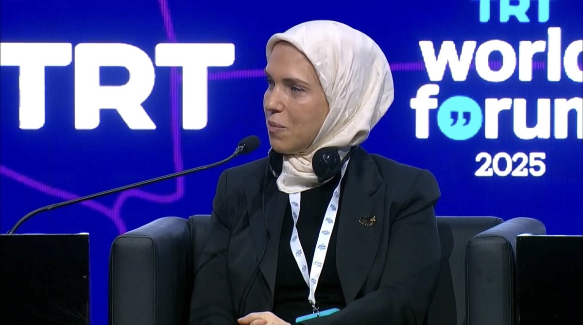 HoudaAtassi's tweet image. سعدتُ بمشاركتي اليوم في منتدى "TRT World Forum" في إسطنبول،
ضمن جلسة حوارية بعنوان "فجر سوريا الجديد: رسم خارطة الطريق من أجل إعادة الإعمار والاستقرار".

تحدثنا عن الدور الحيوي للمجتمع المدني السوري في المرحلة القادمة، وعن أهمية مشاركته الفاعلة في العملية السياسية وإعادة إعمار…