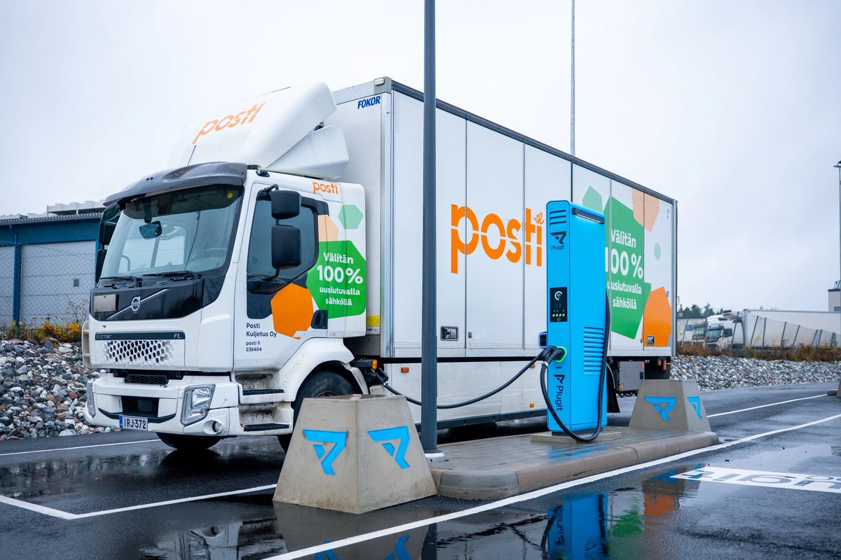 electricfelix's tweet image. Finland = already #MCS approved
⚡️⚡️⚡️
Just waiting for the trucks now!
#alwaysbecharging #MEGAWATT charging is here!
🇫🇮🇫🇮🇫🇮 #plugit